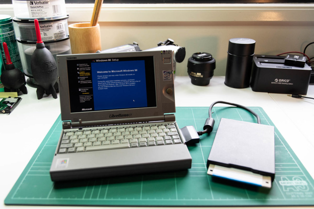 Using the PCMCIA floppy drive to boot and install Windows 98